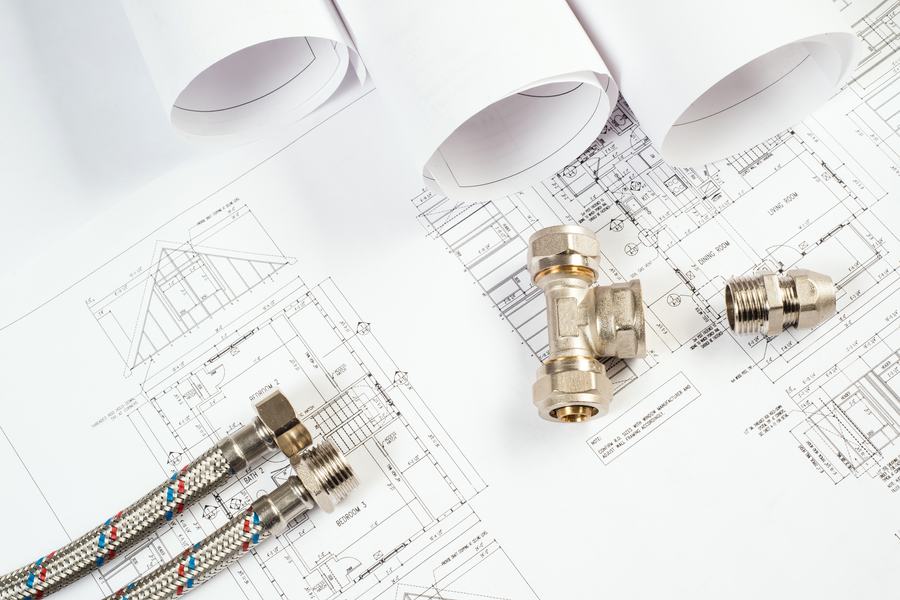 Accesorios hidráulicos sobre los planos de un proyecto